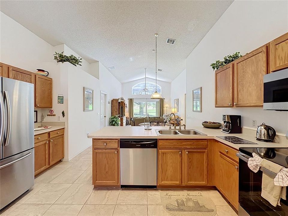 En Venta: $359,999 (4 camas, 2 baños, 1940 Pies cuadrados)