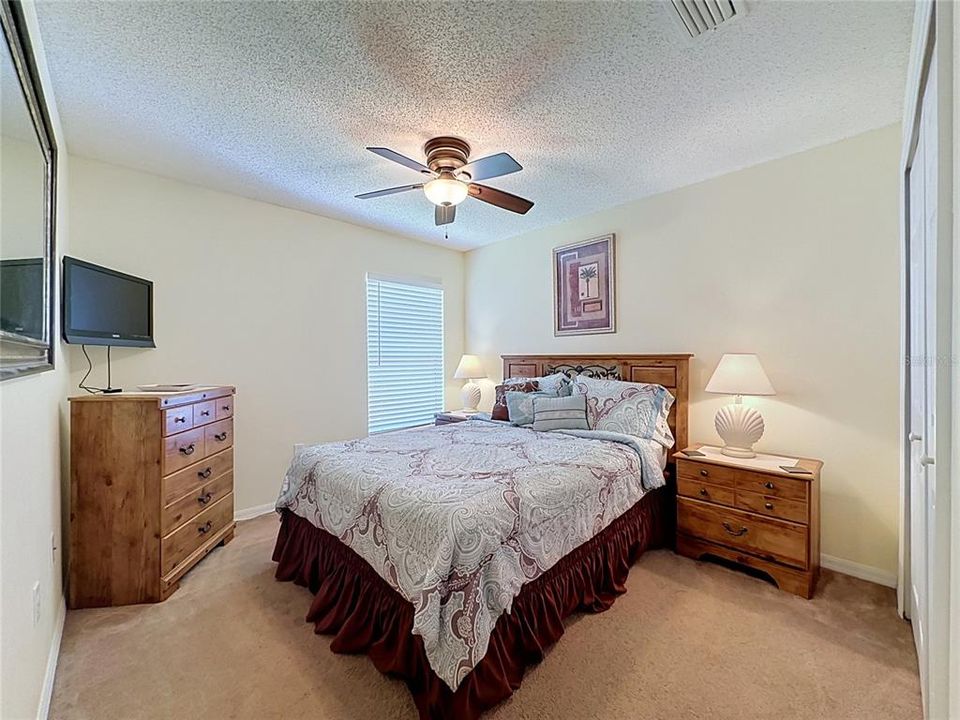 En Venta: $359,999 (4 camas, 2 baños, 1940 Pies cuadrados)