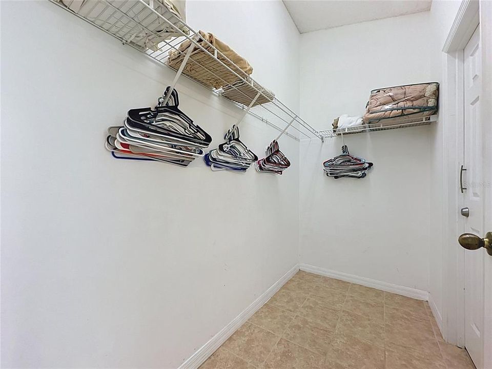 En Venta: $359,999 (4 camas, 2 baños, 1940 Pies cuadrados)