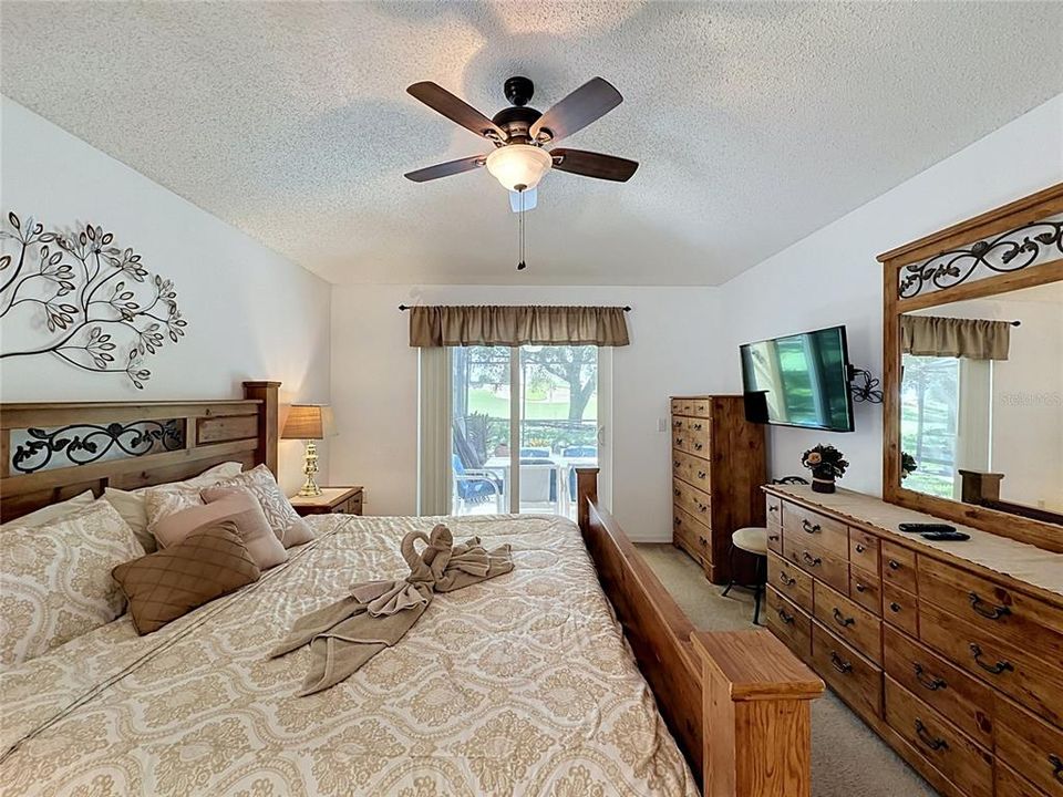En Venta: $359,999 (4 camas, 2 baños, 1940 Pies cuadrados)