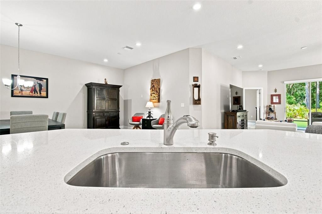 For Sale: $485,000 (2 beds, 2 baths, 1684 Square Feet)