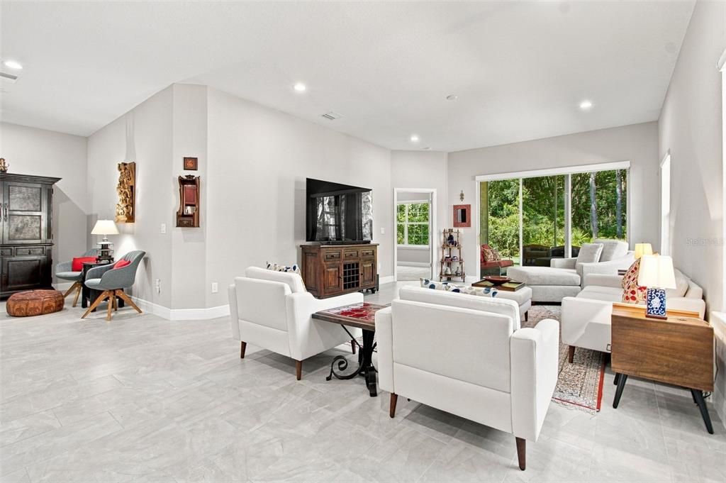 For Sale: $485,000 (2 beds, 2 baths, 1684 Square Feet)