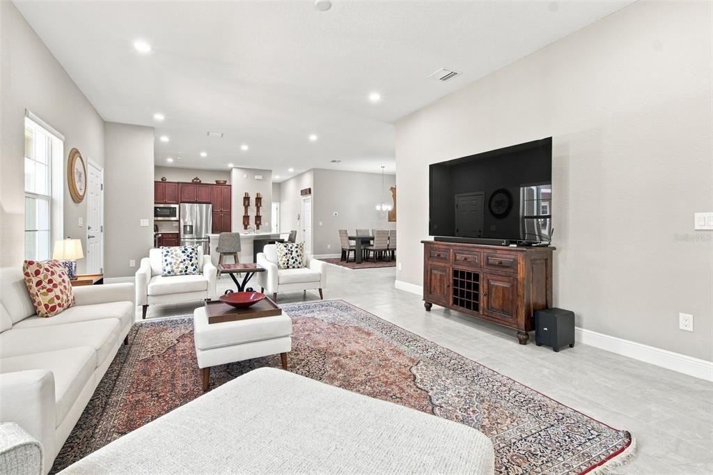 For Sale: $485,000 (2 beds, 2 baths, 1684 Square Feet)