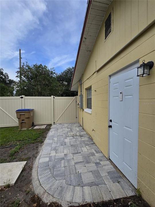 For Rent: $1,200 (1 beds, 1 baths, 450 Square Feet)