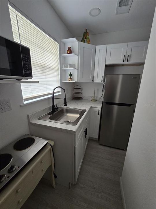For Rent: $1,200 (1 beds, 1 baths, 450 Square Feet)