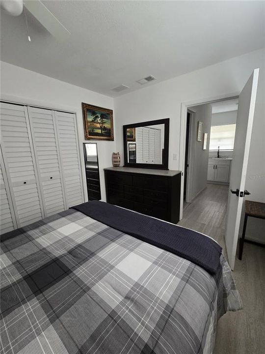 For Rent: $1,200 (1 beds, 1 baths, 450 Square Feet)