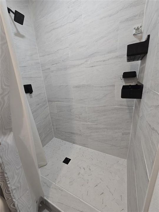 For Rent: $1,200 (1 beds, 1 baths, 450 Square Feet)