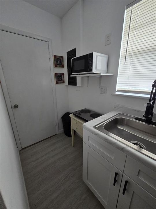 For Rent: $1,200 (1 beds, 1 baths, 450 Square Feet)