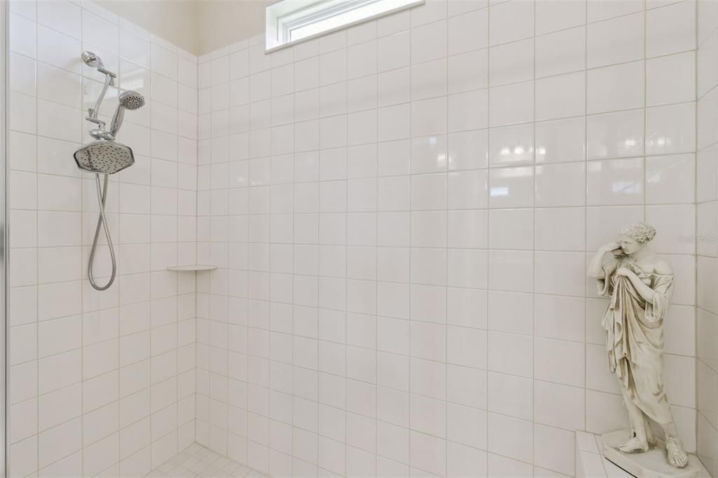 En Venta: $399,900 (3 camas, 2 baños, 2138 Pies cuadrados)