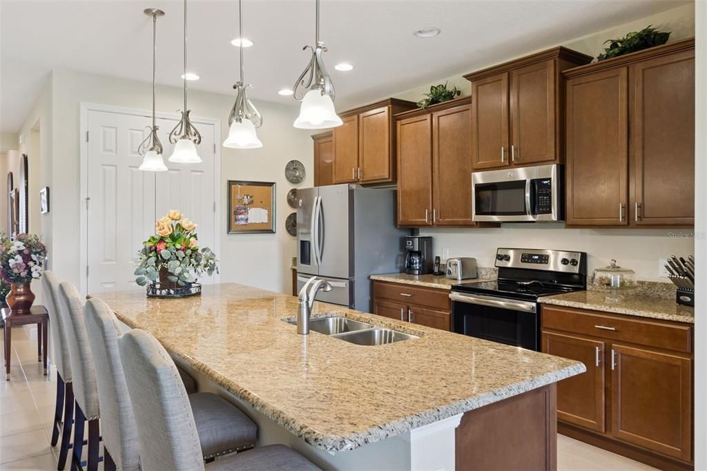 En Venta: $399,900 (3 camas, 2 baños, 2138 Pies cuadrados)