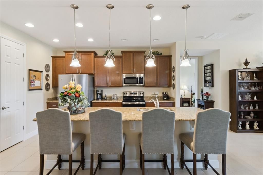 En Venta: $399,900 (3 camas, 2 baños, 2138 Pies cuadrados)