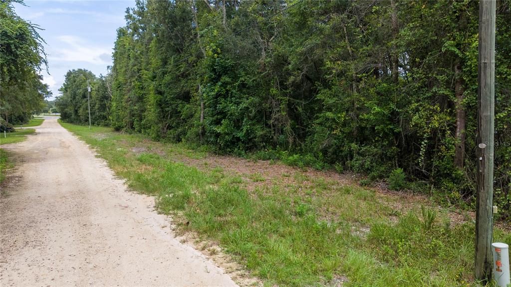На продажу: $112,000 (0.92 acres)