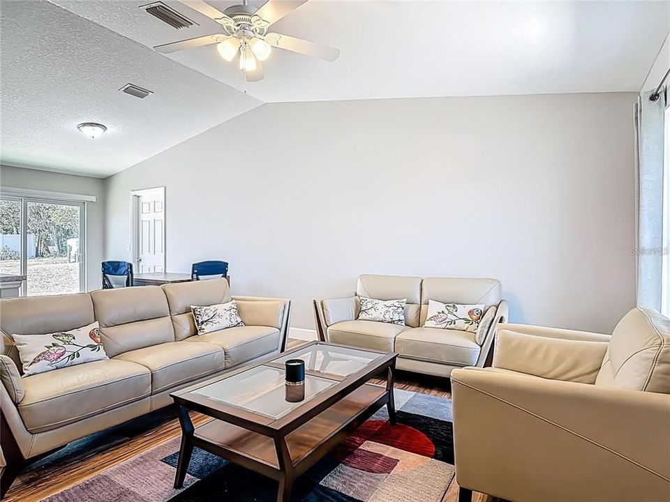 For Rent: $2,500 (3 beds, 2 baths, 1159 Square Feet)