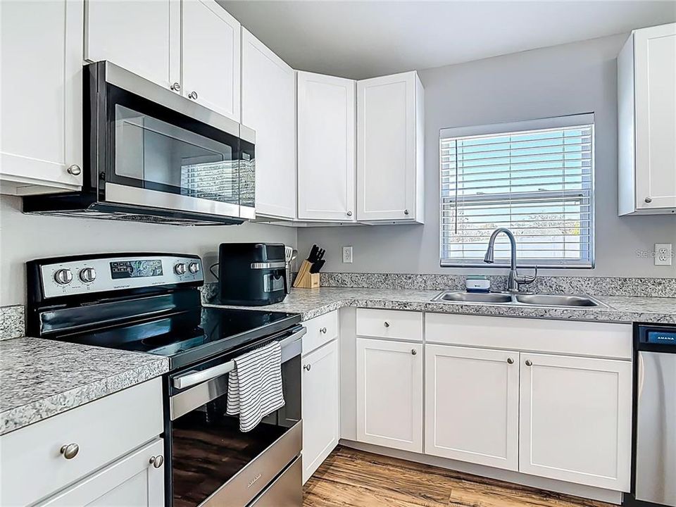For Rent: $2,500 (3 beds, 2 baths, 1159 Square Feet)