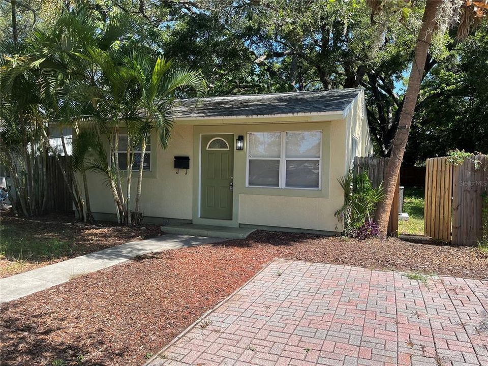 For Sale: $284,900 (2 beds, 1 baths, 684 Square Feet)