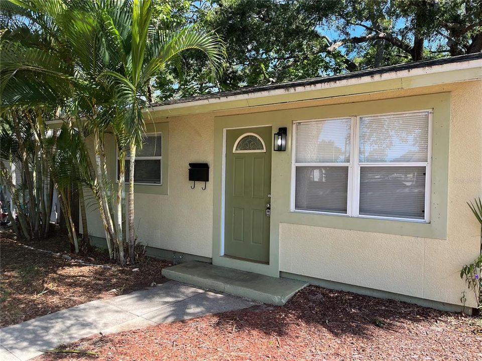 For Sale: $284,900 (2 beds, 1 baths, 684 Square Feet)