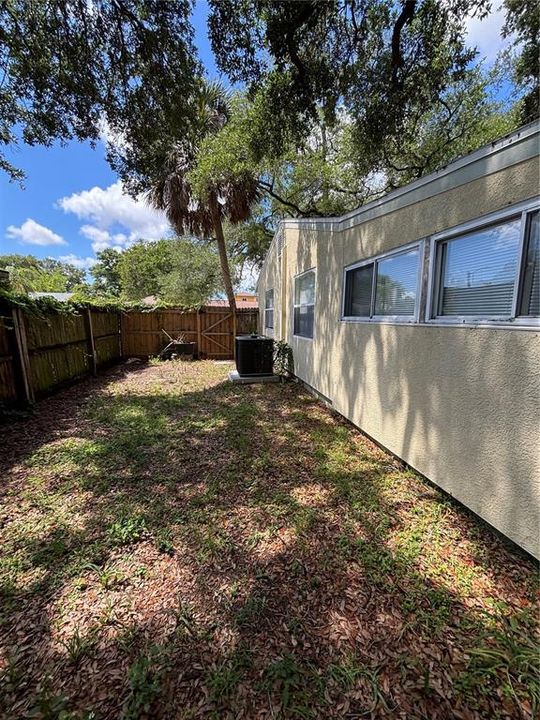 For Sale: $284,900 (2 beds, 1 baths, 684 Square Feet)