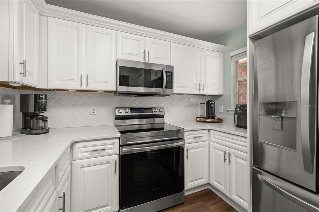 For Sale: $262,000 (2 beds, 2 baths, 1002 Square Feet)