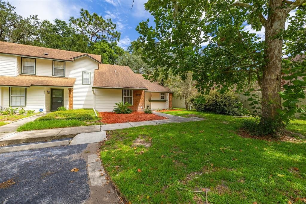 For Sale: $262,000 (2 beds, 2 baths, 1002 Square Feet)