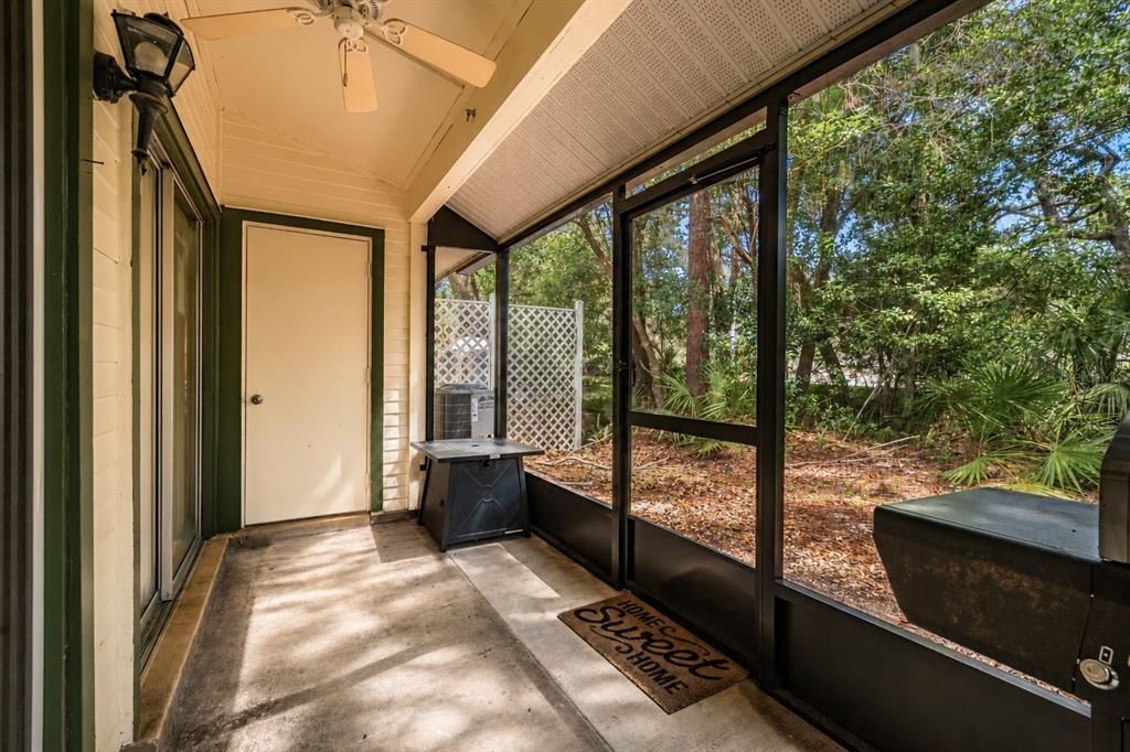For Sale: $262,000 (2 beds, 2 baths, 1002 Square Feet)