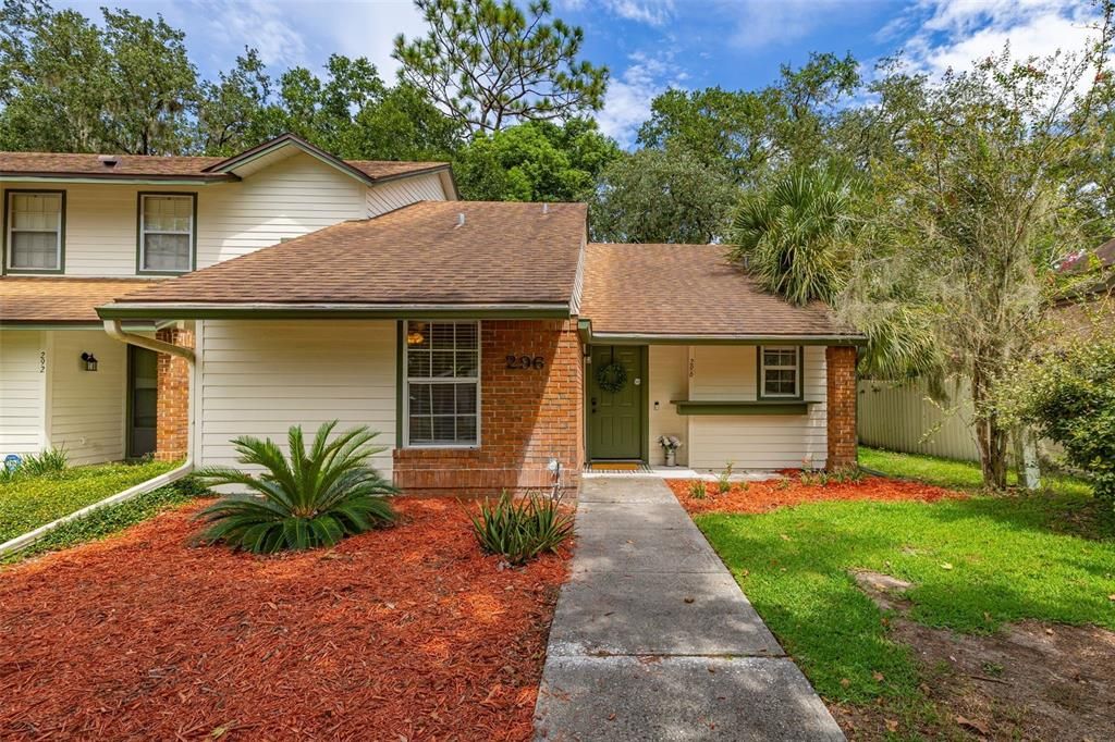 For Sale: $262,000 (2 beds, 2 baths, 1002 Square Feet)