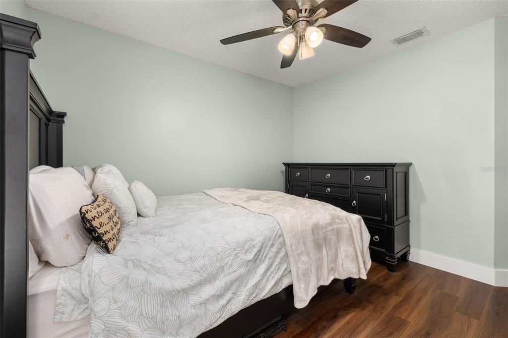 For Sale: $262,000 (2 beds, 2 baths, 1002 Square Feet)