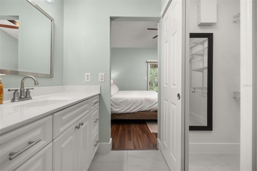 For Sale: $262,000 (2 beds, 2 baths, 1002 Square Feet)
