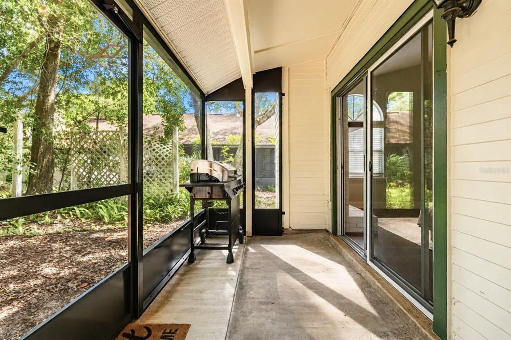 For Sale: $262,000 (2 beds, 2 baths, 1002 Square Feet)