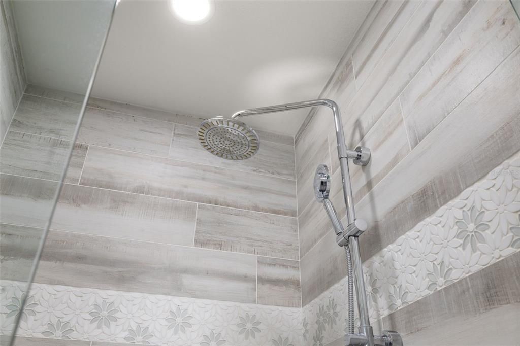 For Sale: $262,000 (2 beds, 2 baths, 1002 Square Feet)