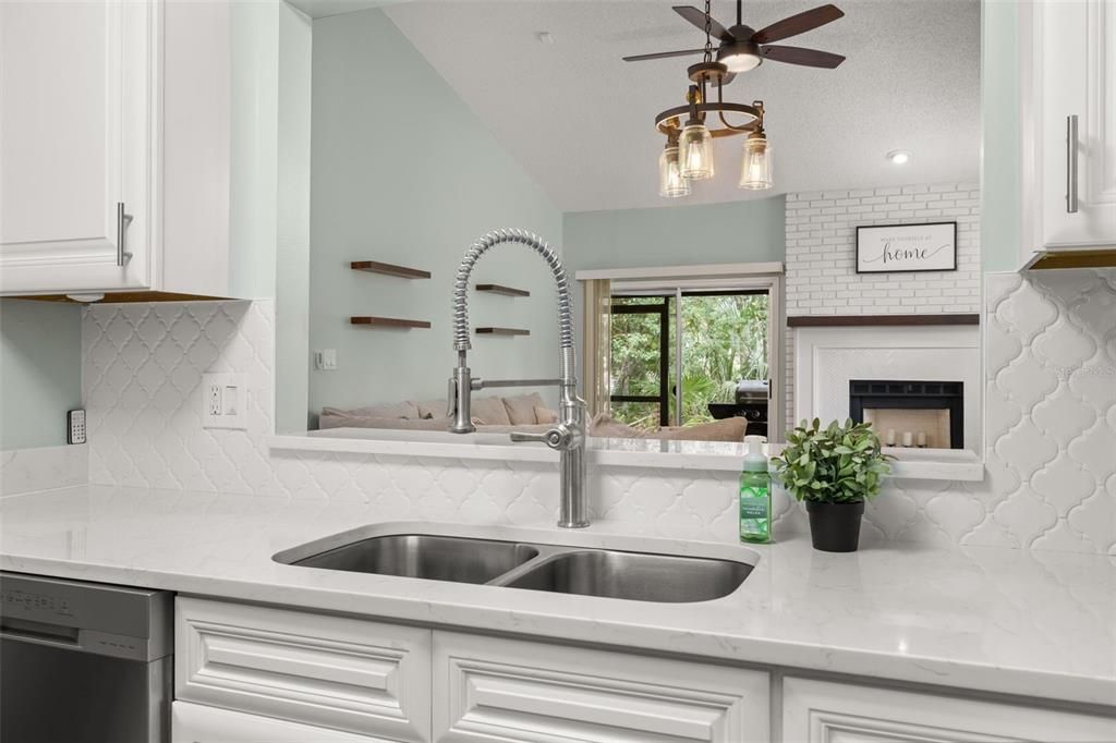 For Sale: $262,000 (2 beds, 2 baths, 1002 Square Feet)