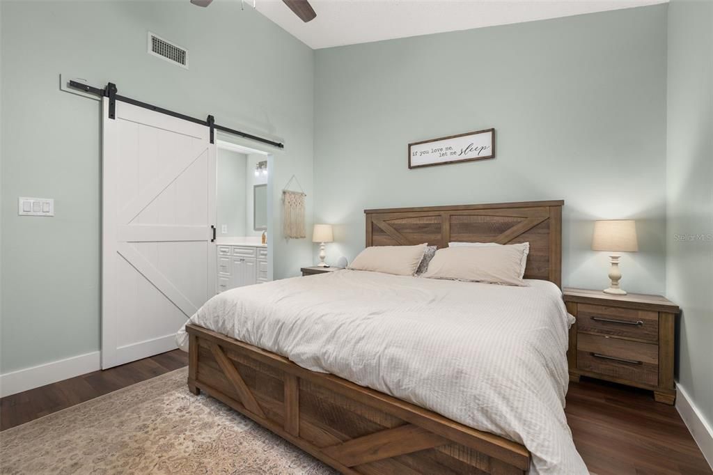 For Sale: $262,000 (2 beds, 2 baths, 1002 Square Feet)
