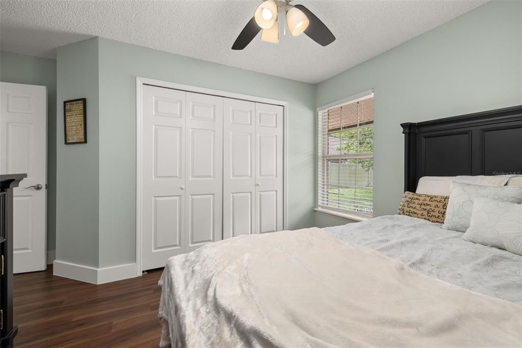 For Sale: $262,000 (2 beds, 2 baths, 1002 Square Feet)