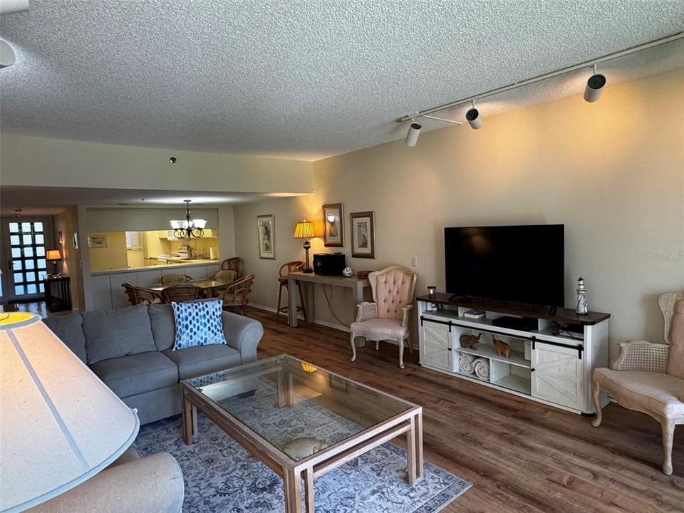 For Sale: $599,000 (2 beds, 2 baths, 1503 Square Feet)