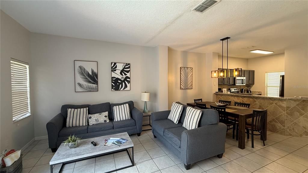 En Venta: $299,000 (3 camas, 2 baños, 1295 Pies cuadrados)