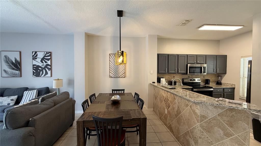 En Venta: $299,000 (3 camas, 2 baños, 1295 Pies cuadrados)