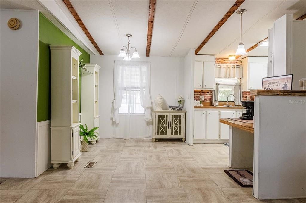 En Venta: $169,000 (3 camas, 2 baños, 1032 Pies cuadrados)