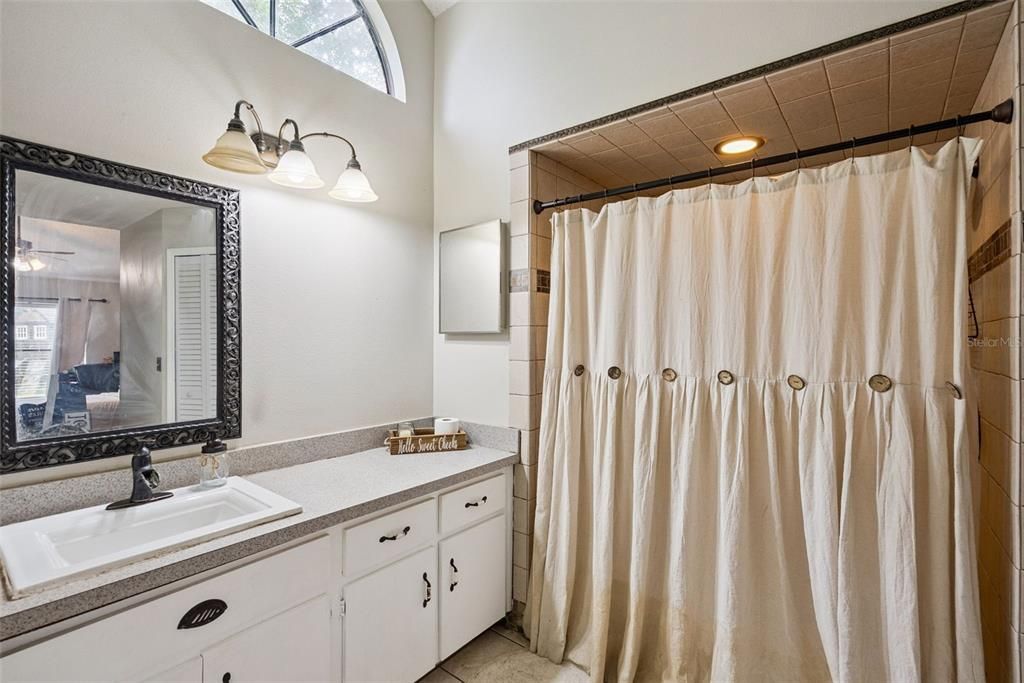 For Sale: $334,999 (3 beds, 2 baths, 1642 Square Feet)