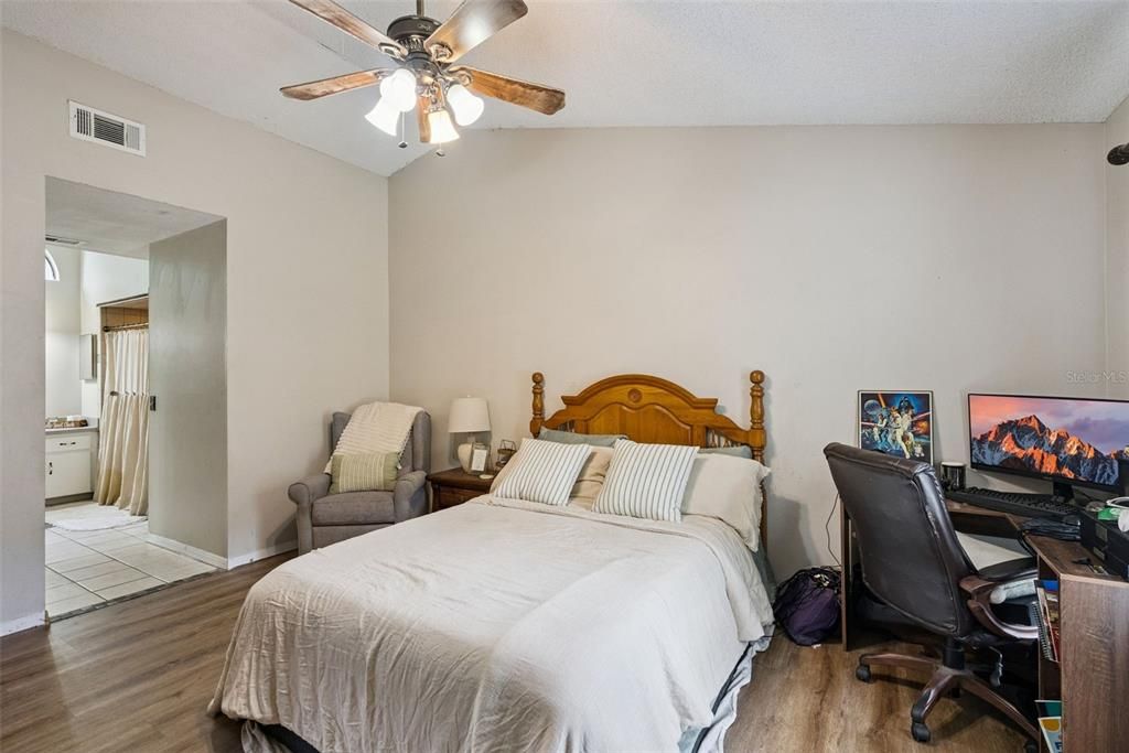 For Sale: $334,999 (3 beds, 2 baths, 1642 Square Feet)