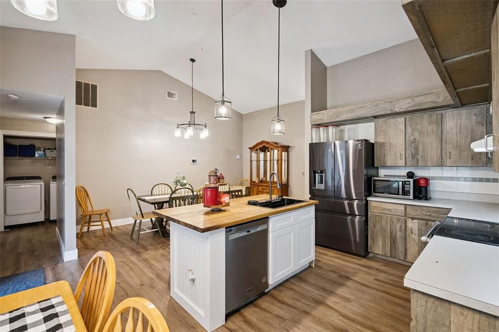 For Sale: $334,999 (3 beds, 2 baths, 1642 Square Feet)