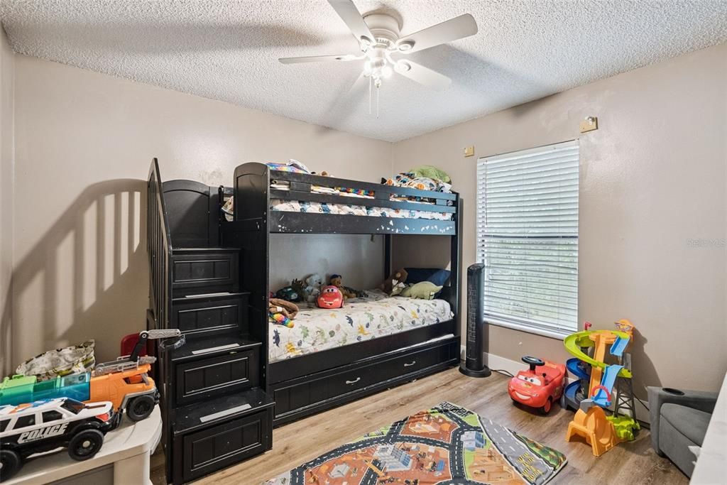 For Sale: $334,999 (3 beds, 2 baths, 1642 Square Feet)