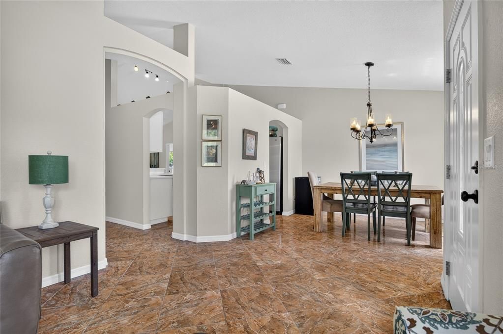 Active With Contract: $350,000 (3 beds, 2 baths, 1644 Square Feet)