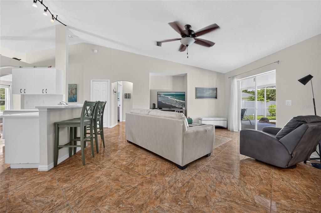 Active With Contract: $350,000 (3 beds, 2 baths, 1644 Square Feet)