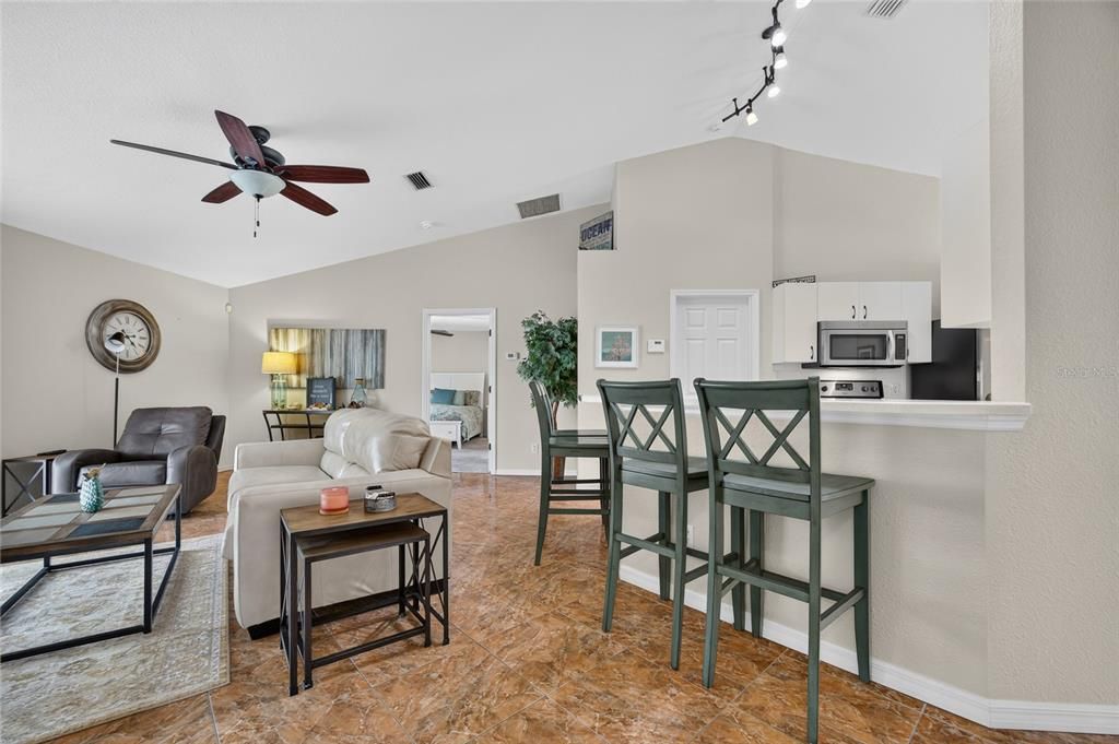 Active With Contract: $350,000 (3 beds, 2 baths, 1644 Square Feet)