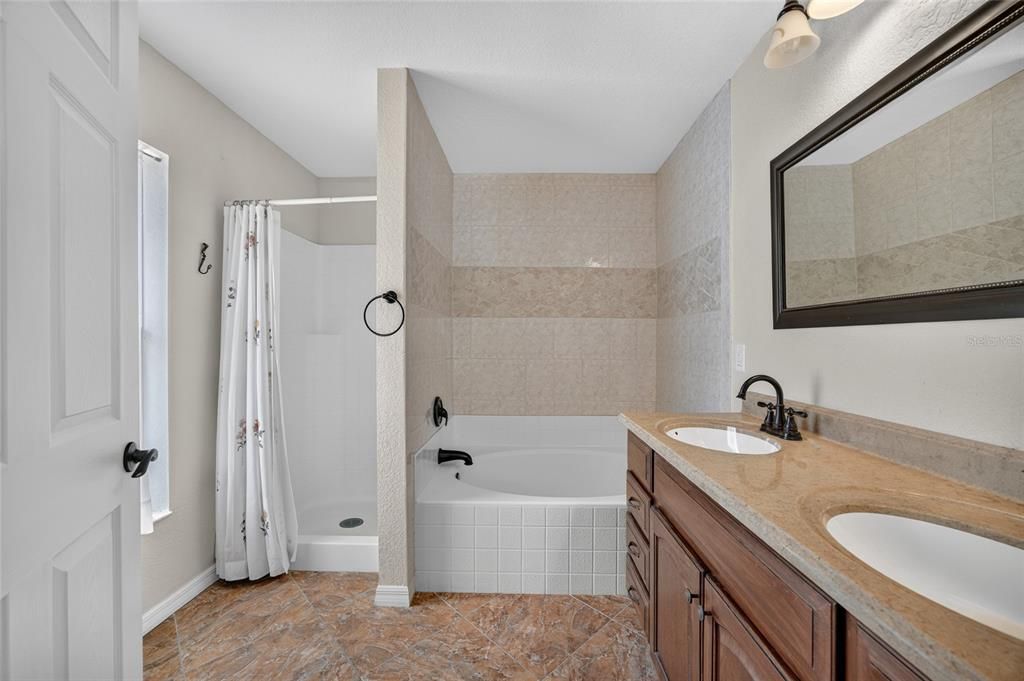 Active With Contract: $350,000 (3 beds, 2 baths, 1644 Square Feet)