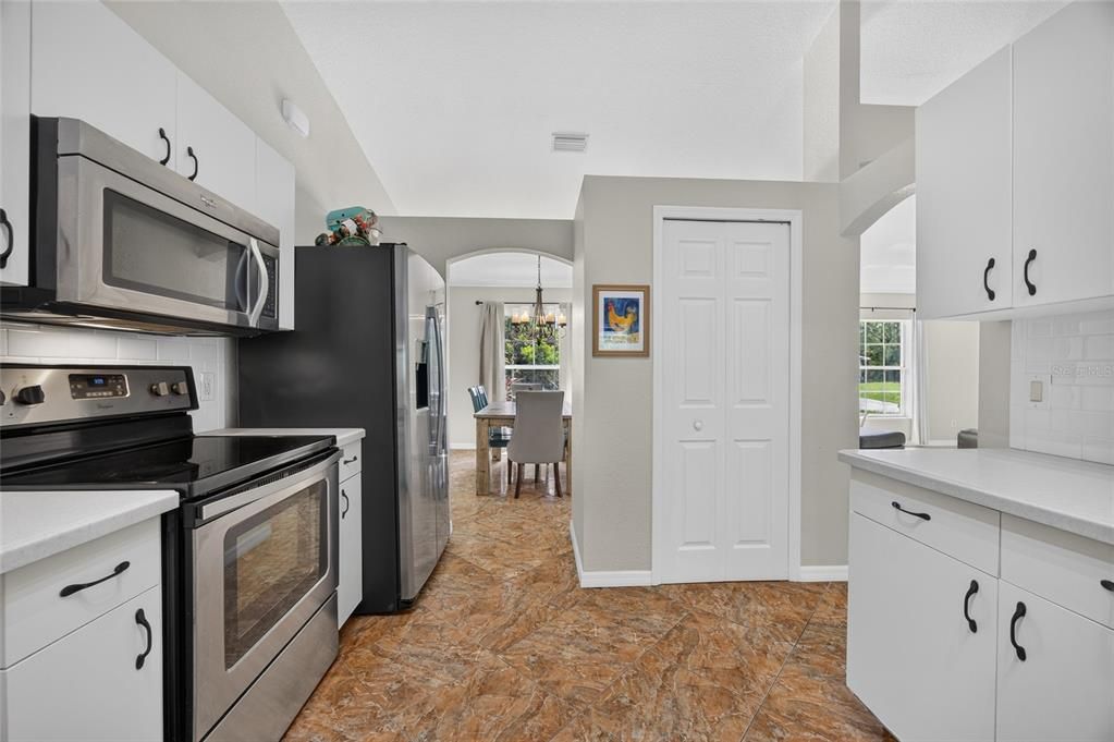 Active With Contract: $350,000 (3 beds, 2 baths, 1644 Square Feet)