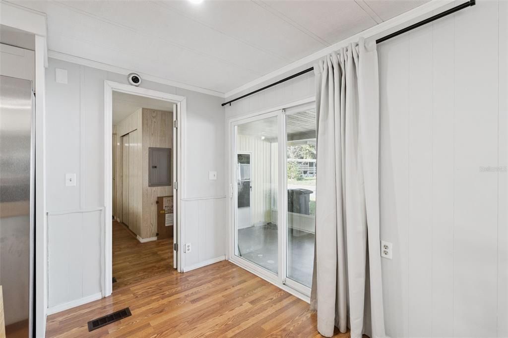 На продажу: $129,000 (2 спален, 2 ванн, 840 Квадратных фут)