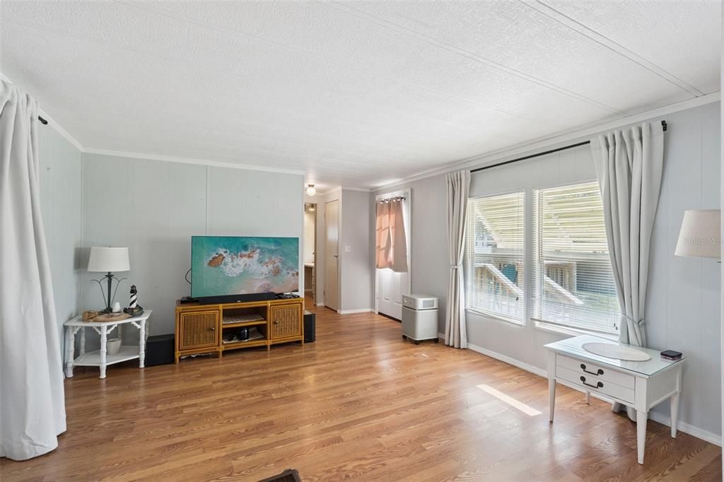 На продажу: $129,000 (2 спален, 2 ванн, 840 Квадратных фут)