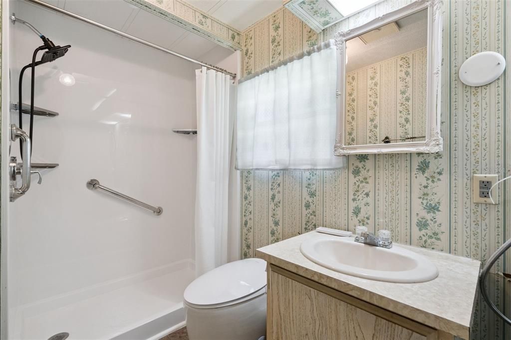 На продажу: $129,000 (2 спален, 2 ванн, 840 Квадратных фут)
