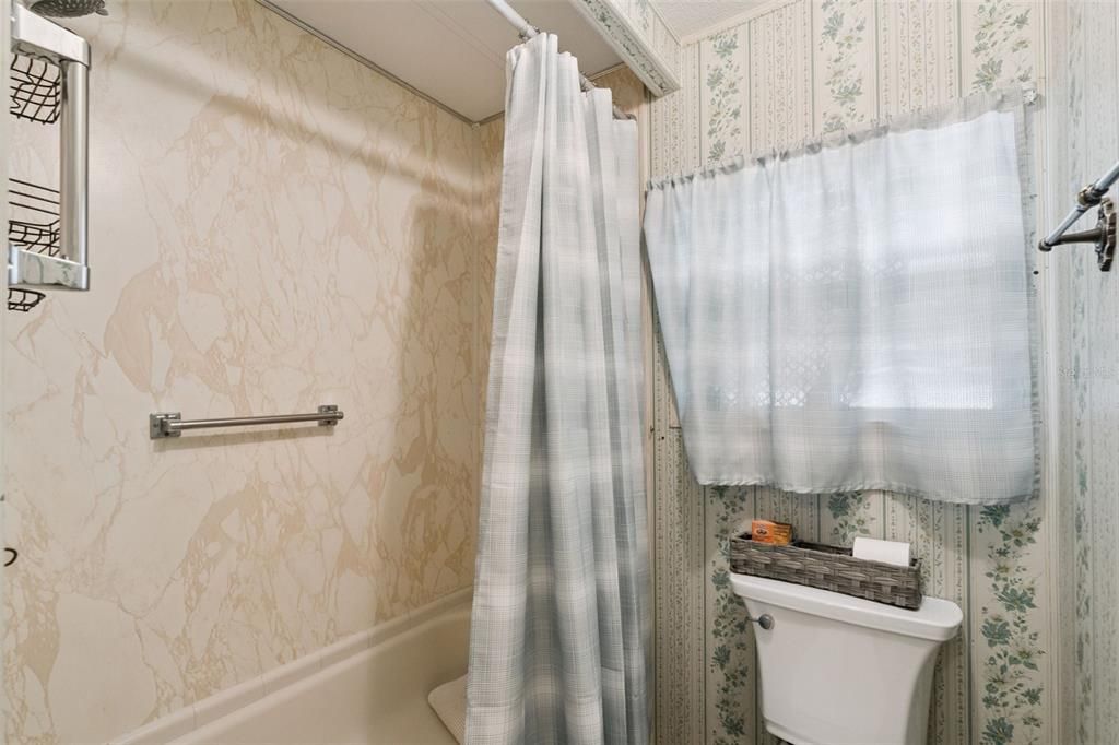 На продажу: $129,000 (2 спален, 2 ванн, 840 Квадратных фут)