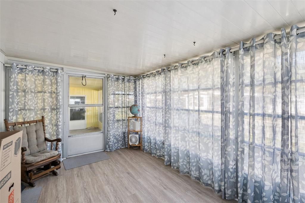 На продажу: $129,000 (2 спален, 2 ванн, 840 Квадратных фут)